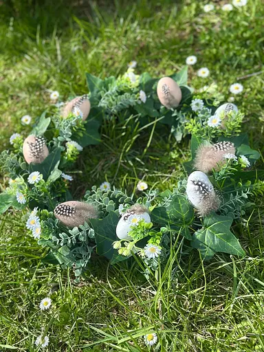 Декоративный венок Hvoya Пасхальный с яйцами, ромашками и весенней зеленью 45 см - фото 6