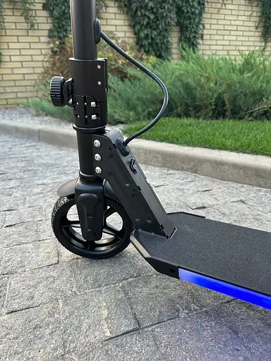 Дитячий електросамокат GIANT ES2 LED Max Black - фото 5