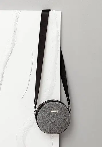 Круглая женская фетровая сумка Tablet с кожаными черными вставками - фото 9