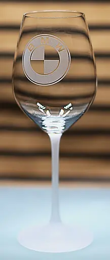 Винний келих 480 мл з гравіюванням BMW  подарунок для автолюбителя  скляний фужер з логотипом авто БМВ - фото 3