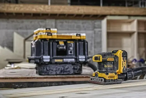 Аккумуляторная вибрационная шлифмашина DeWalt с АКБ и ЗУ DCW200P2 - фото 9