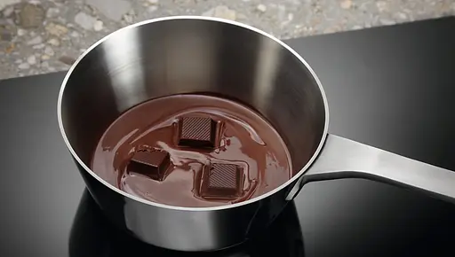 Варильна поверхня індукційна Electrolux 80 см розширена зона датчик кипіння Hob2Hood чорний - фото 2