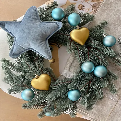 Вінок новорічний різдвяний Hvoya Traditional з литої хвої блакитний 40 см - фото 2