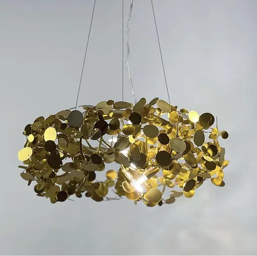 Сучасна люстра з густими монетками в золотому кольорі корпусу Line.F Діаметр 60см - фото 4