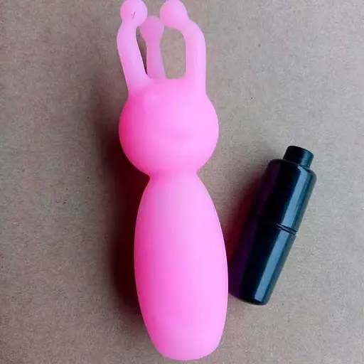 Вибратор с дополнительными усиками и улыбкой Фуксия K0128-3 - фото 2