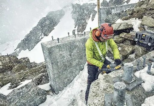 Аккумуляторная болгарка DeWalt с АКБ и ЗУ DCG418X2 - фото 6