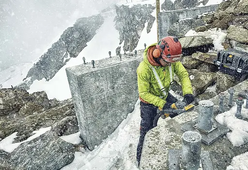 Аккумуляторная болгарка DeWalt с АКБ и ЗУ DCG418T2 - фото 6