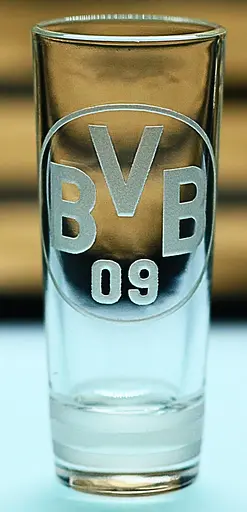Подарочная рюмка глянцевая 60 мл с гравировкой футбольного клуба Боруссия Дортмунд Borussia Dortmund - фото 1