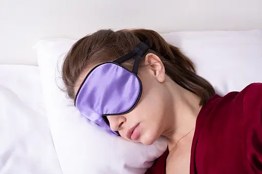 Маска для сна шелк «Чумацький Шлях» с нескользящей резинкой в Подарочной упаковке Лаванда (1170-02) - фото 11