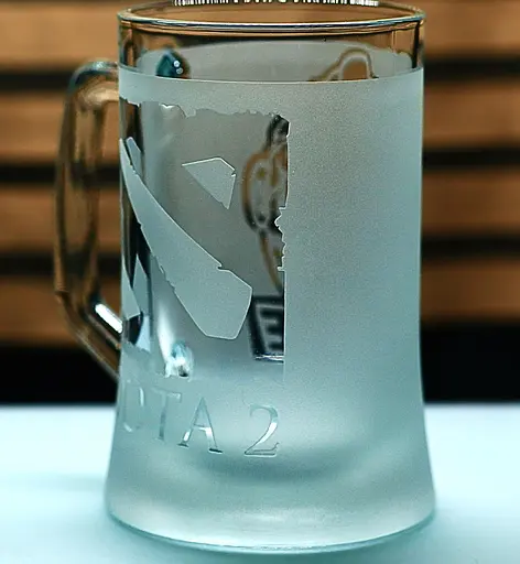 Пивний келих з ручкою Dota 2  Дота 2 з гравіюванням Pudge 660 мл скляний кухоль сувенір для геймера - фото 3