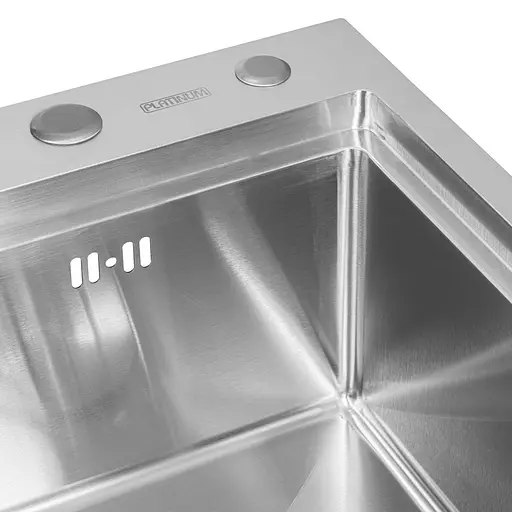 Кухонная мойка Platinum Handmade 580x480x220 R нержавейка (толщина 3,0/1,5 мм корзина и дозатор в комплекте), Нержавеющая сталь - фото 4