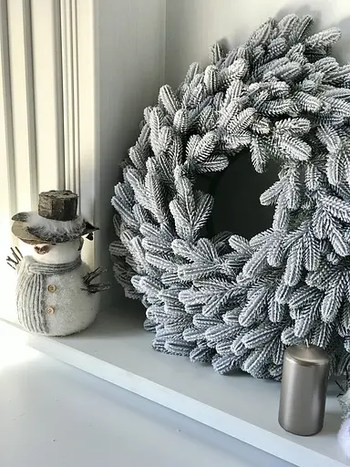 Вінок хвойний різдвяний Hvoya Traditional литий засніжений 60 см - фото 3