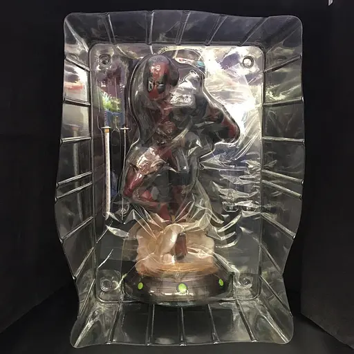 Фигурка коллекционная Diamond Select Toys Marvel Gallery Deadpool Марвел Галерея Дэдпул 27см WST DР - фото 8