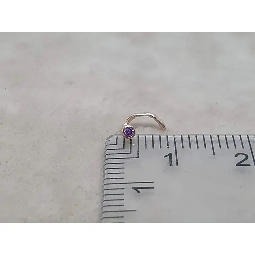 Золотая серьга-пирсинг в нос Dear с фианитом. 1024.7 Лаванда - фото 3