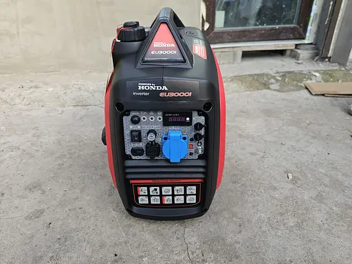 Генератор инверторный бензининовый 3,2 кВт Honda EU3000i +USB - фото 3