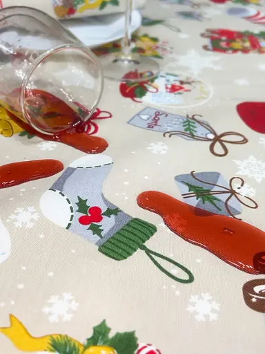 Водоотталкивающая Скатерть новогодняя с принтом Рождественский декор 220х140 см (+ 4 салфетки 30х40) Бежевый - фото 5