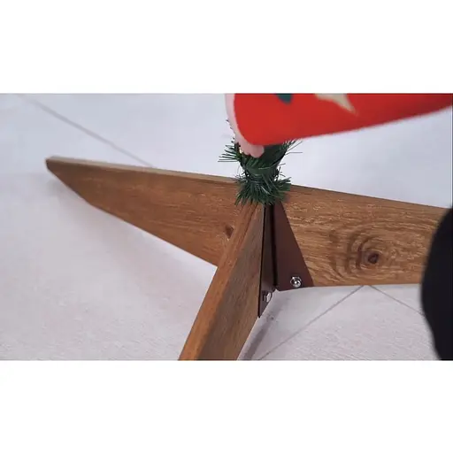 Ялинка штучна Hvoya 180 см на дерев’яній підставці зелена - фото 9