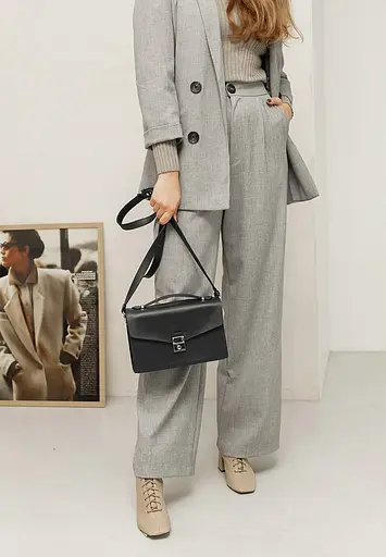 Жіноча шкіряна сумка-кроссбоді Lola чорна - фото 6