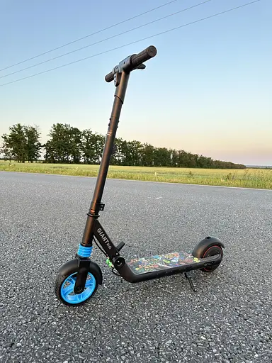 Детский электросамокат GIANT Kids E10 PRO 4.4Ah черный + Bluetooth колонка - фото 7