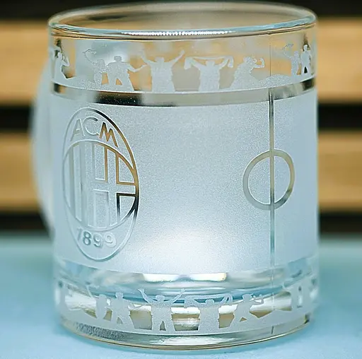 Скляна чашка 320 мл ФК Мілан AC Milan  з гравіюванням подарунок для фаната  футбольна кружка кругова - фото 3