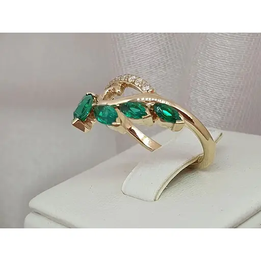 Золотое кольцо с бриллиантами и изумрудом. 202339 18 - фото 3