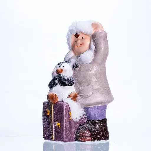 Новорічна фігурка з підсвіткою Дівчинка з пінгвіном із порцеляни 9×10×19 см Yiwu CR-5-6 - фото 3