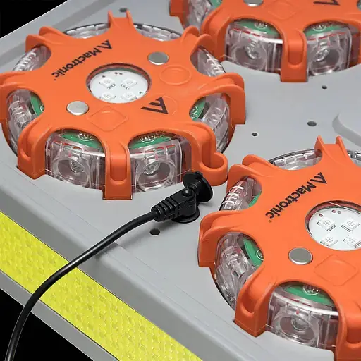 Комплект профессиональных фонарей Mactronic X-Flare Magnetic Red Blue Amber Recharg 30 Lm 12 V 220 V (PSD0112) - фото 10