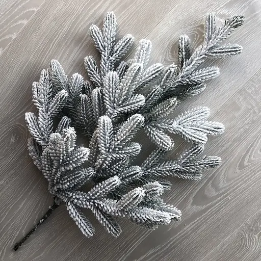 Декоративна гілка штучної хвої Hvoya Traditional засніжена 60 см