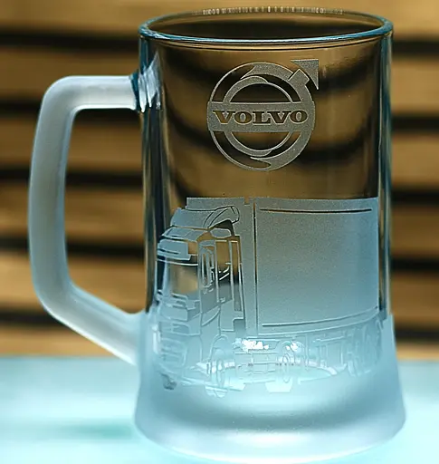 Пивний келих 660 мл Volvo Truck Вольво подарунок для далекобійника  кухоль з гравіюванням вантажівки - фото 3