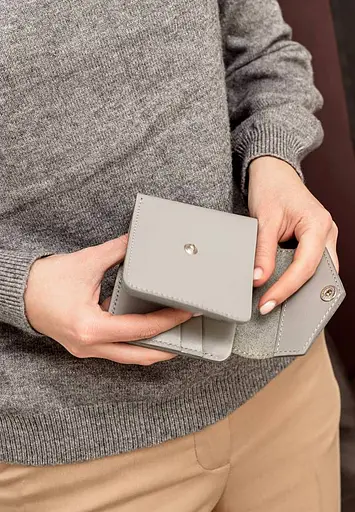 Шкіряне портмоне 4.2 на кнопці сіре - фото 7