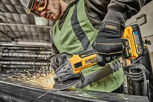 Шлифмашина угловая аккумуляторная DeWalt с АКБ и ЗУ DCG405H2T - фото 6