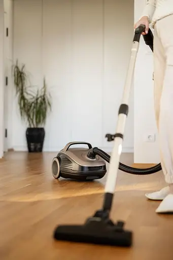 Пылесос мешочный Gorenje 850 Вт HEPA сенсорное управление телескоп. трубка бронзовый - фото 5