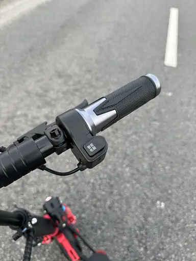 Электросамокат GIANT Outlander M11 Pro 1600W 26Ah 52V з дисплеєм 2025 року - фото 7