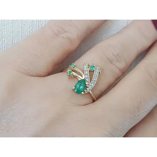 Золотое кольцо с бриллиантами и изумрудом. 11393/2 17 - фото 7