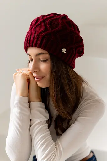 Женский зимний берет Оран из акрила и шерсти 80% с двойной вязкой Бордовый - фото 2