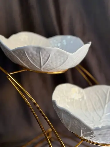 Фруктовница трехъярусная 33 см на металлической подставке керамическая тарелка 20 см Белый - фото 5