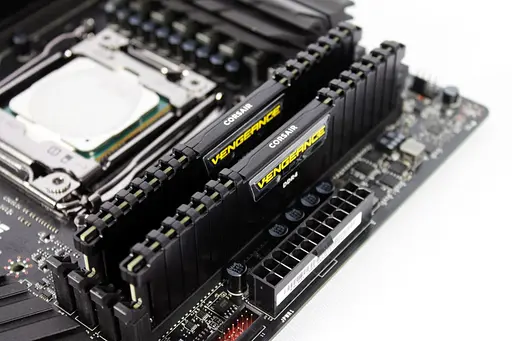 Оперативная память Corsair 32GB (2x16GB) DDR4 3000MHz Vengeance LPX (CMK32GX4M2D3000C16) - фото 3