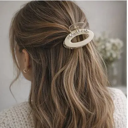 Заколка-крабик овальная 4 см со стразами Fashion пластиковая с пружинным зажимом Молочный - фото 2