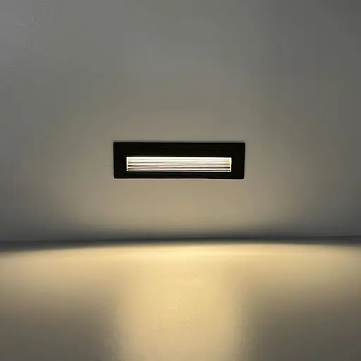 Світильник для сходів у чорному горизонтальному корпусі 202х57 мм | Line F | Арт. 10015 - фото 3