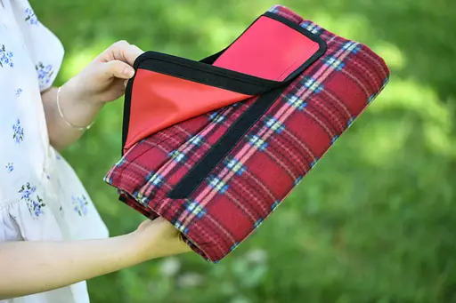 Плед Ardesto Picnic 130х170 см 100% полиэстер ячейка красный (ART0916RC) - фото 6