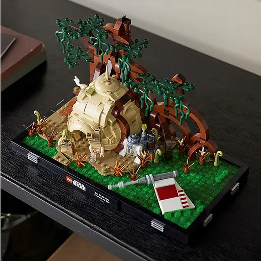 Уценка. Конструктор LEGO Star Wars Dagobah Обучение джедаев Диорама, 1000 деталей (75330) - фото 4