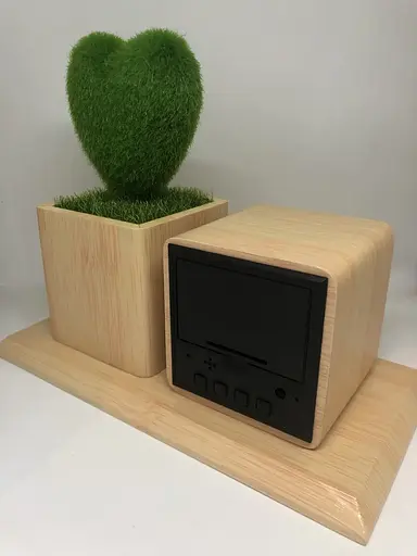 Электронные настольные часы с подставкой для канцелярии под дерево - фото 6