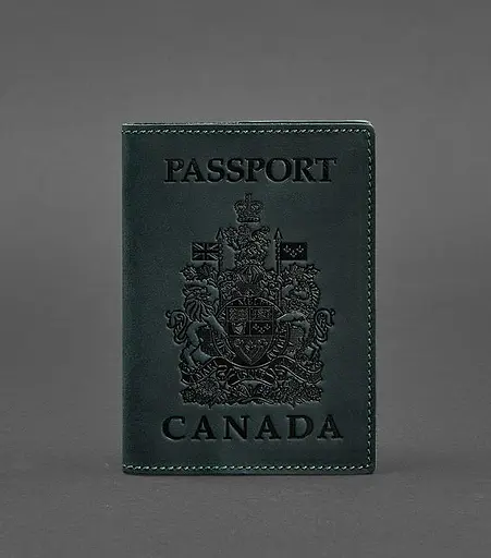 Кожаная обложка для паспорта с канадским гербом зеленая Crazy Horse - фото 1