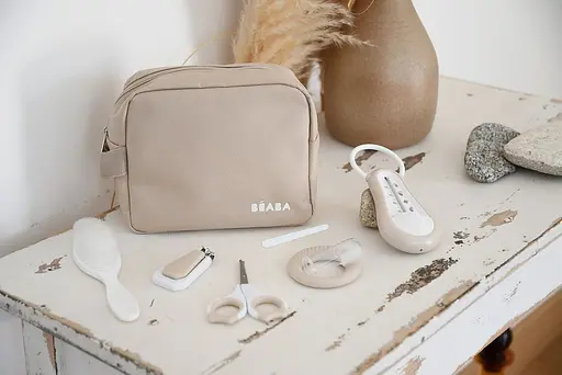 Косметичка Beaba с туалетными принадлежностями 7 предметов бежевый (920426) - фото 2