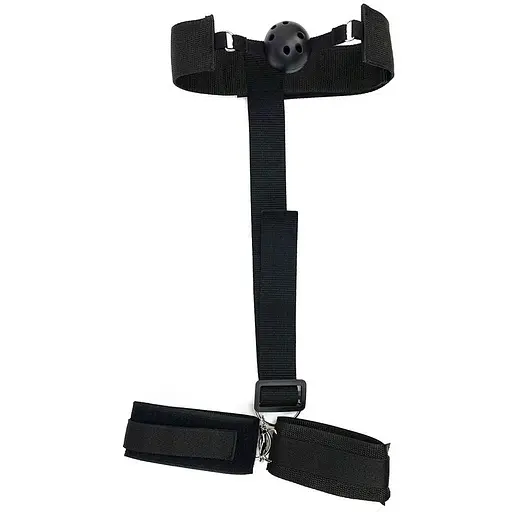 Кляп Art of Sex - Handcuffed Gag з пластиковою кулею та наручниками - фото 3