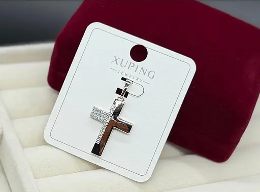 Кулон хрестик жіночий Xuping з медичного золота, з декоративними вставками Гіпоалергенна біжутерія під біле золото - фото 1