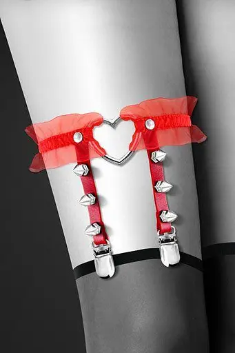Гартер на ногу Bijoux Pour Toi - WITH HEART AND SPIKES, сексуальная подвязка с сердечком, Червоний - фото 2