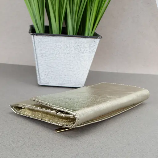 Гаманець жіночий шкіряний Leona на кнопці золотий - фото 4