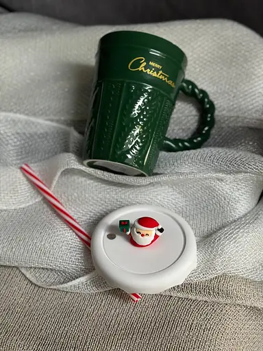 Чашка новогодняя Olens 102-1061-1 Рождественский свитер керамика с крышкой и трубочкой 380 мл Зеленая - фото 4