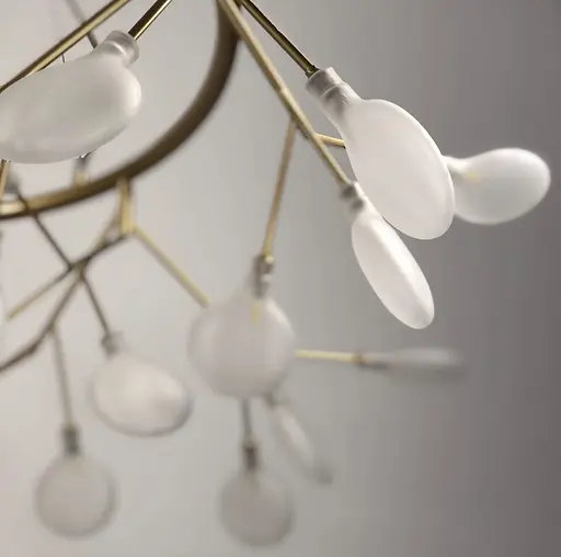 Ніжна люстра у формі кільця на 45 пелюсток в золотистому корпусі Line.F Колір плафона Білий - фото 5